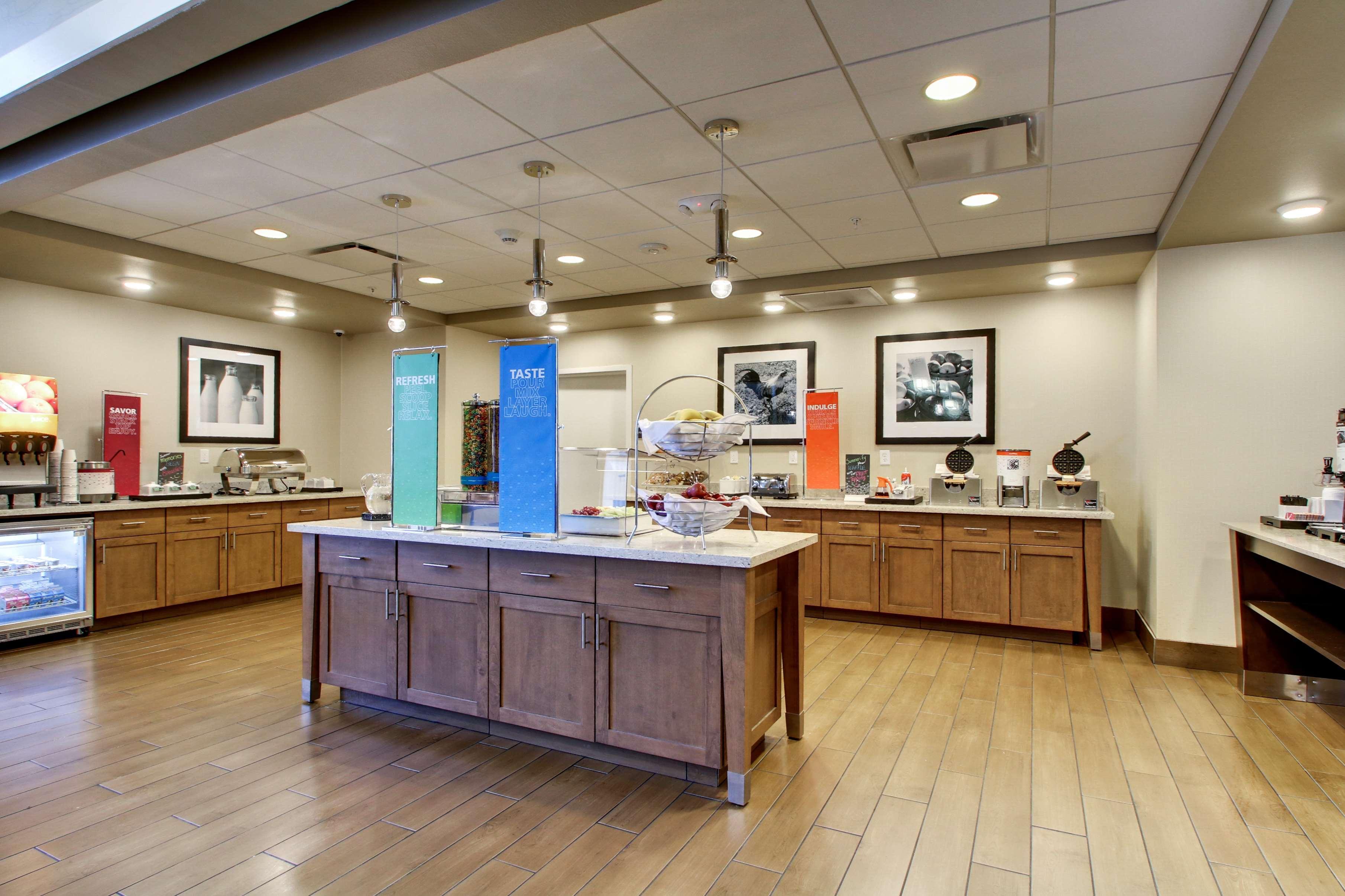 Hampton Inn & Suites Milwaukee West West Allis Exteriör bild