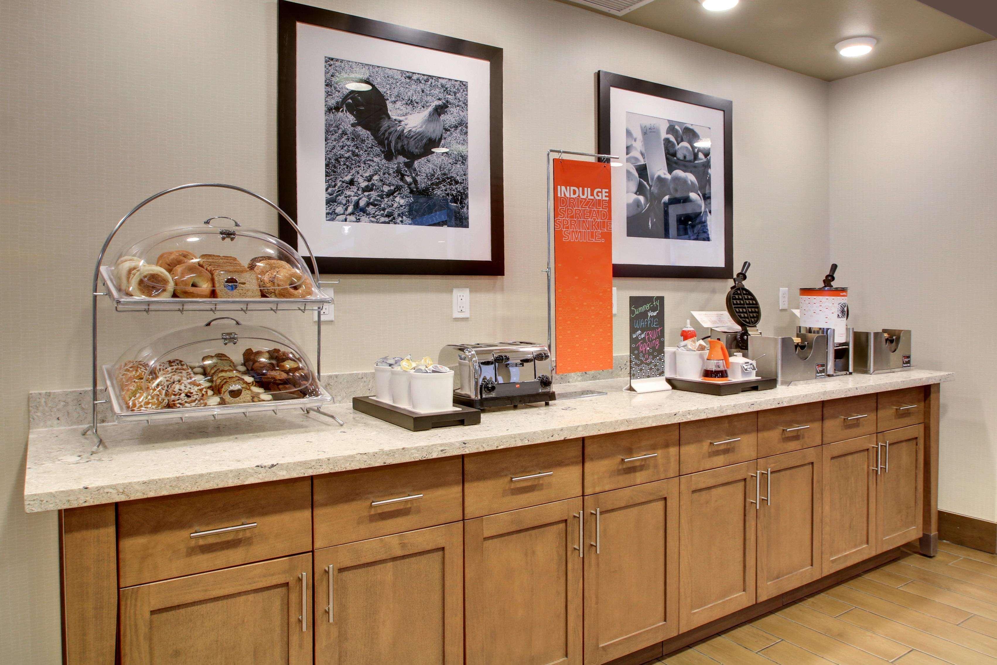 Hampton Inn & Suites Milwaukee West West Allis Exteriör bild