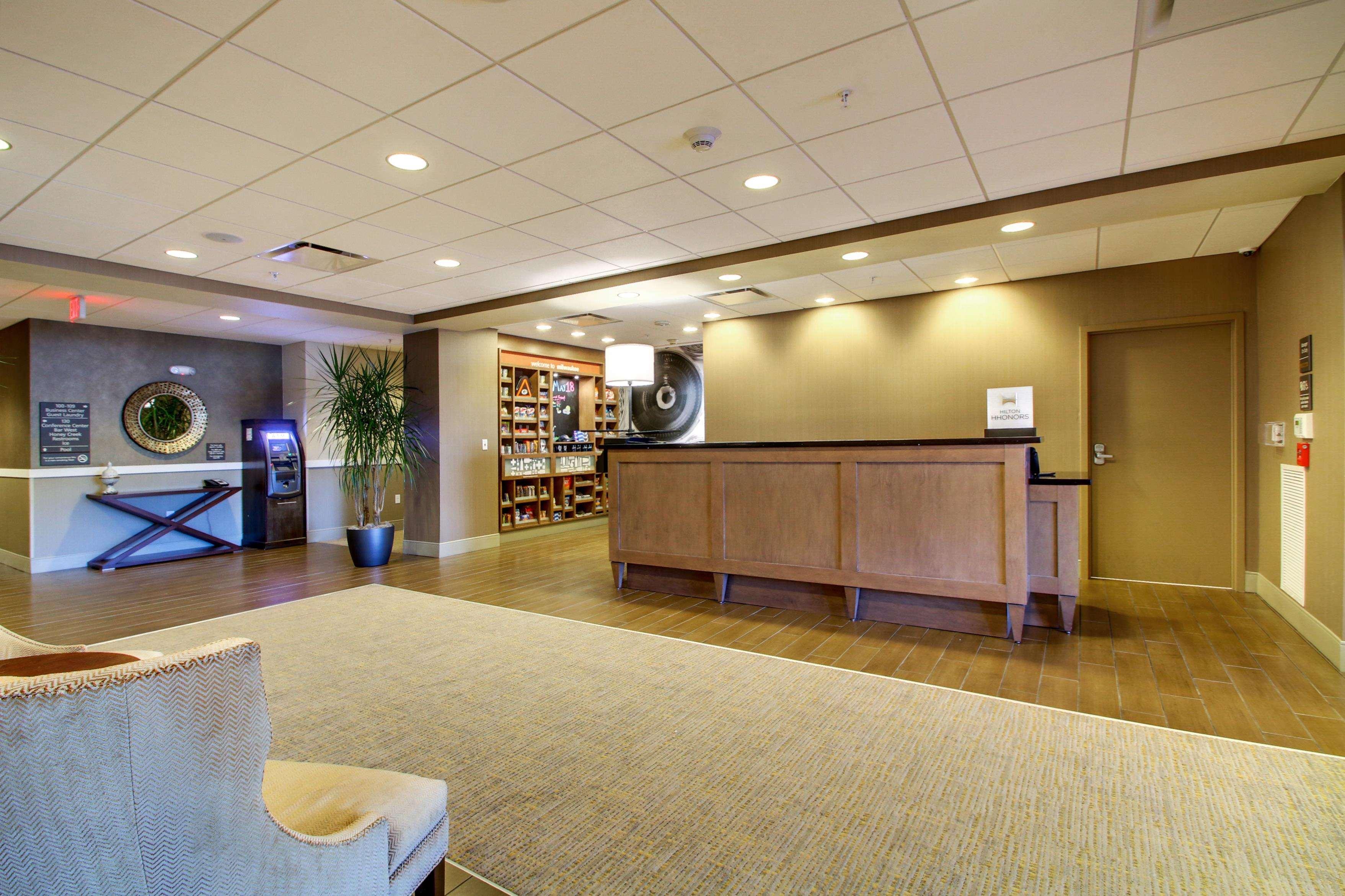 Hampton Inn & Suites Milwaukee West West Allis Exteriör bild