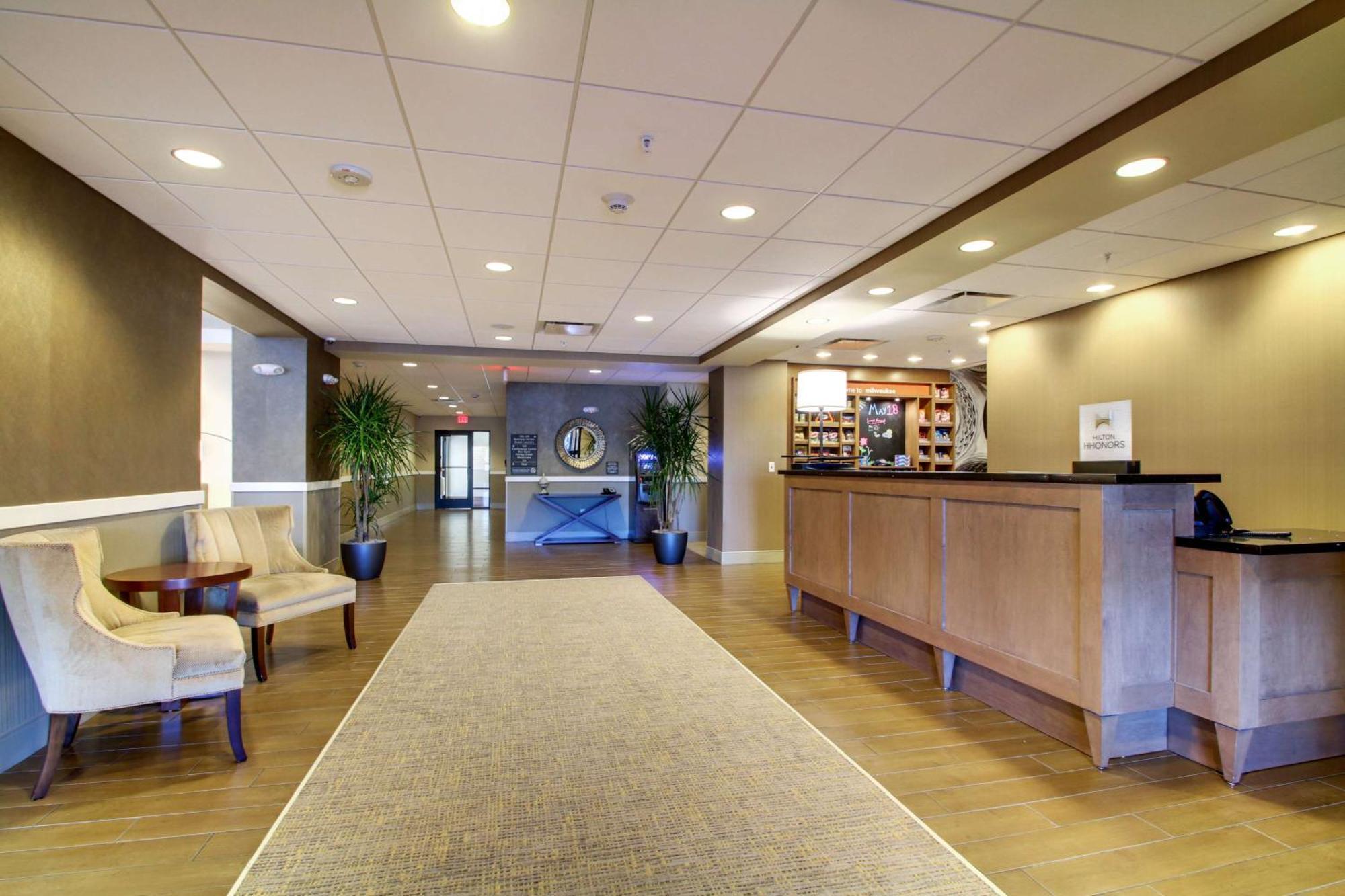 Hampton Inn & Suites Milwaukee West West Allis Exteriör bild